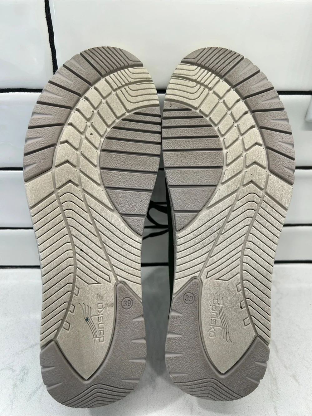Dansko 39 US 9-9.5‎ Leela Waterproof Sneaker - Olive Nubuck Leather Walking NEW